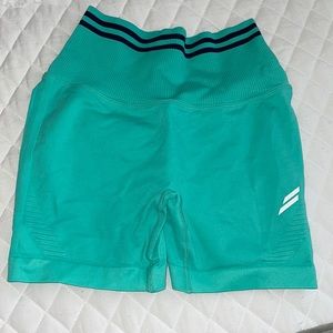 Doyoueven DYE scrunch seamless shorts BRIGHT teal